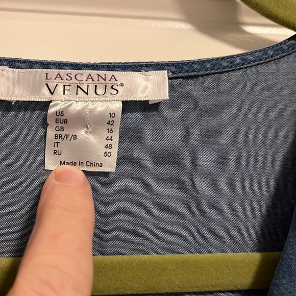 Woman’s size 10 light weight denim jumper - Picture 2 of 9